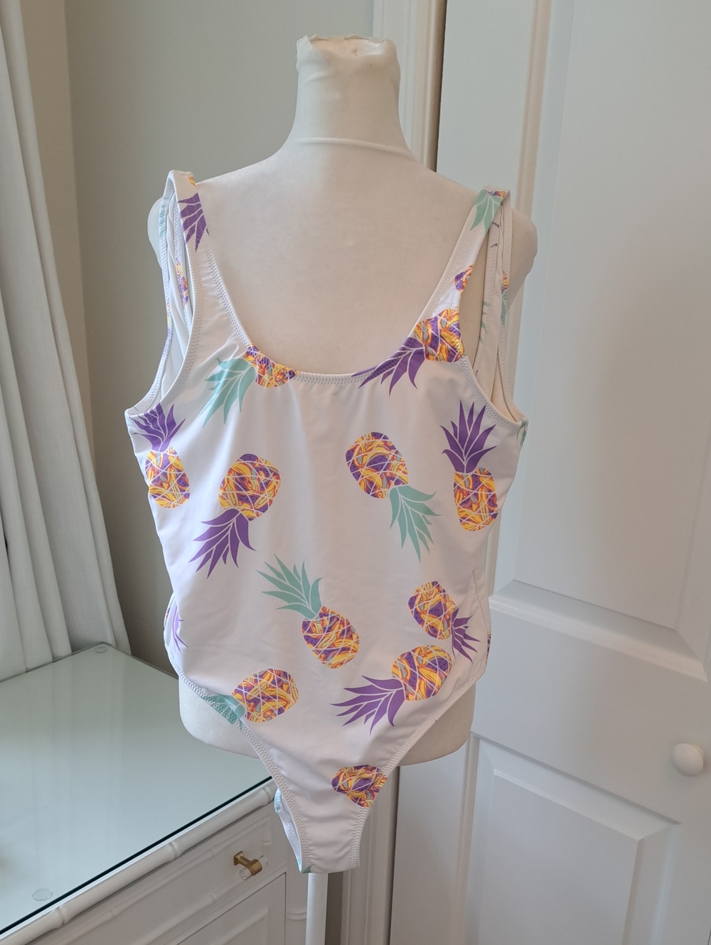 CHUBBIES Womens Pineapple Print One Piece Tank Style White Lined Swimsuit M
